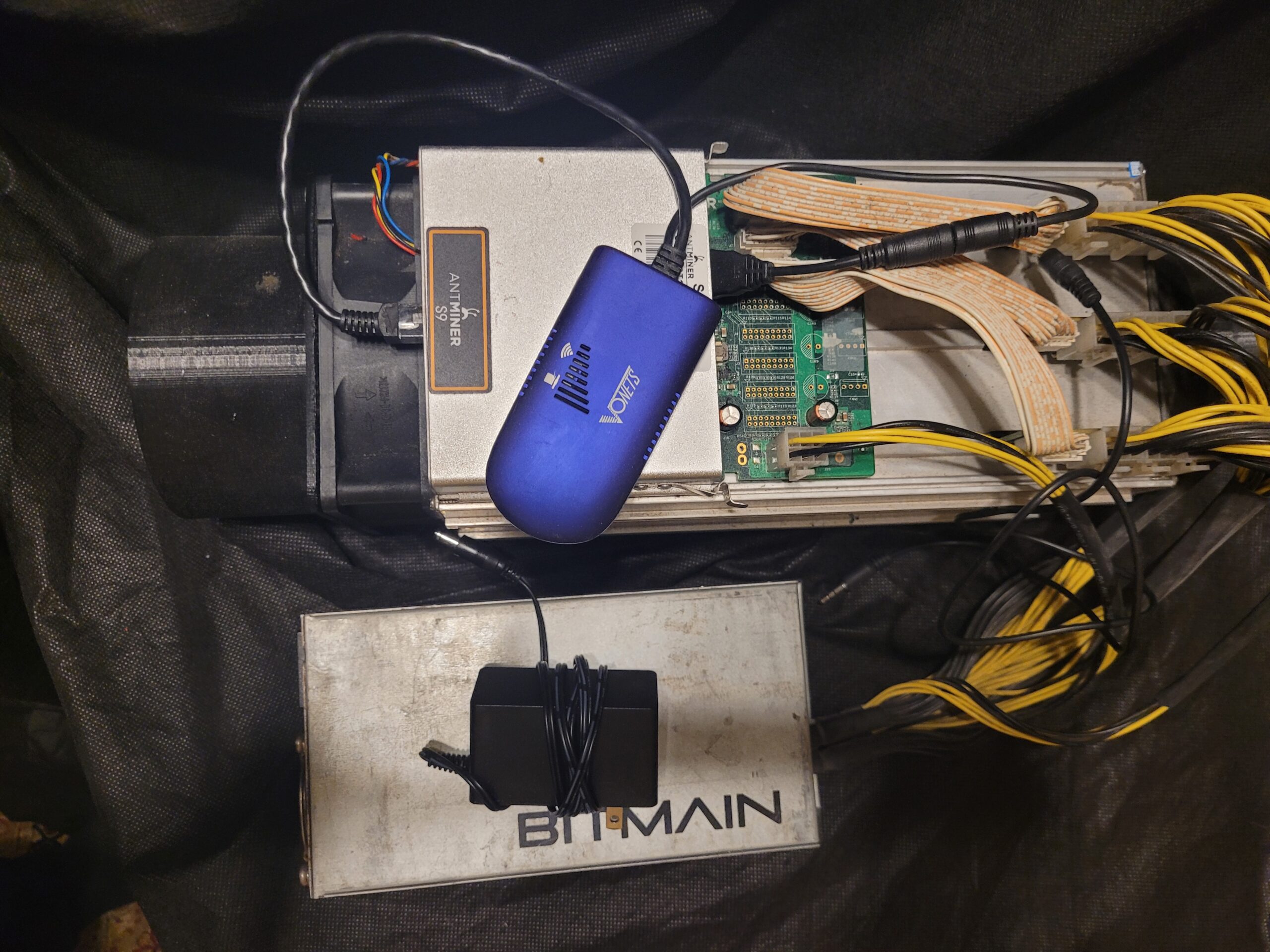 Custom Upgraded Bitmain Antminer S9 – 3 GPU Mining Rig with Heat & Wi-Fi Control